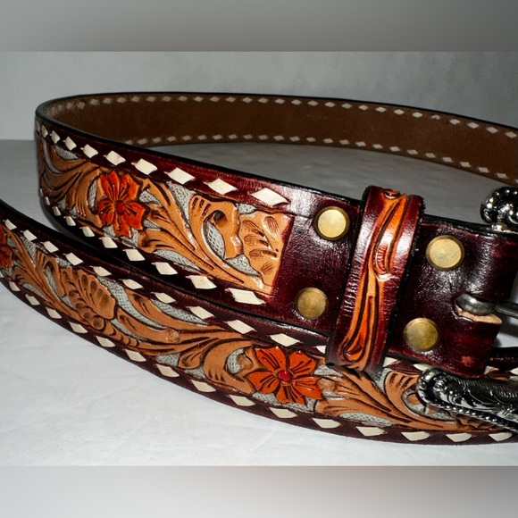 American Darling Hand Tooled Genuine American Leather Belt Beautiful Flowers - Picture 2 of 7